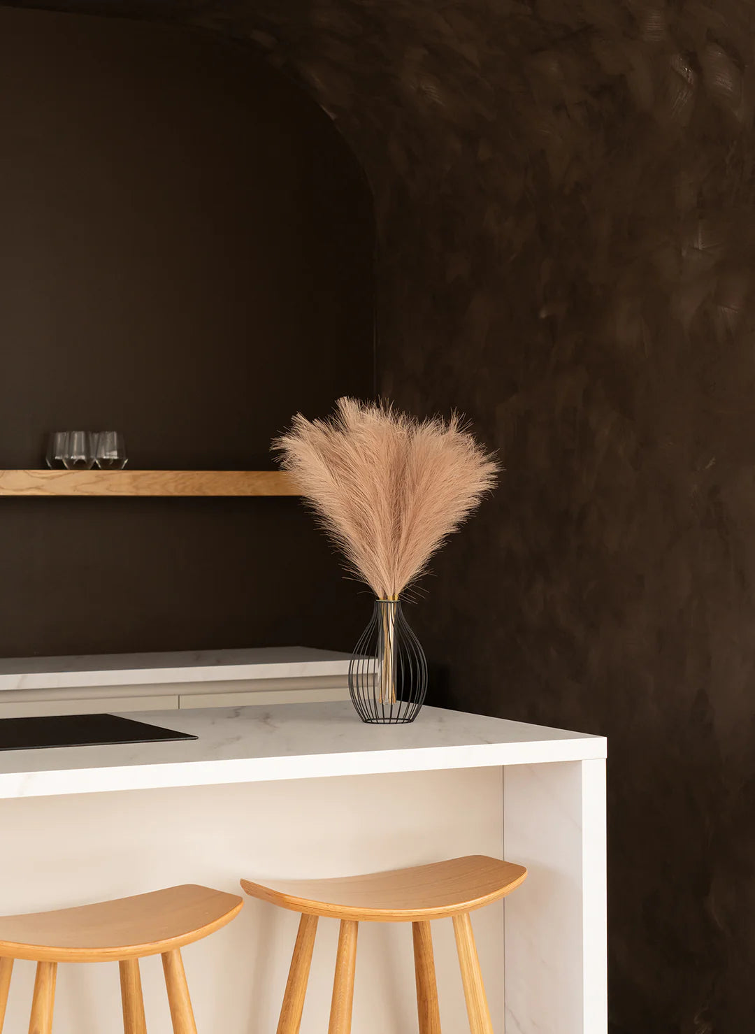 Statement Outline Vase - Black