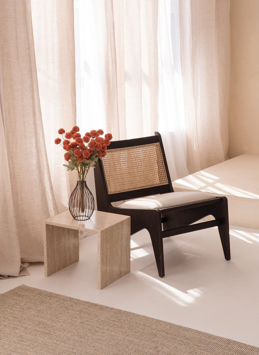 Statement Outline Vase - Black